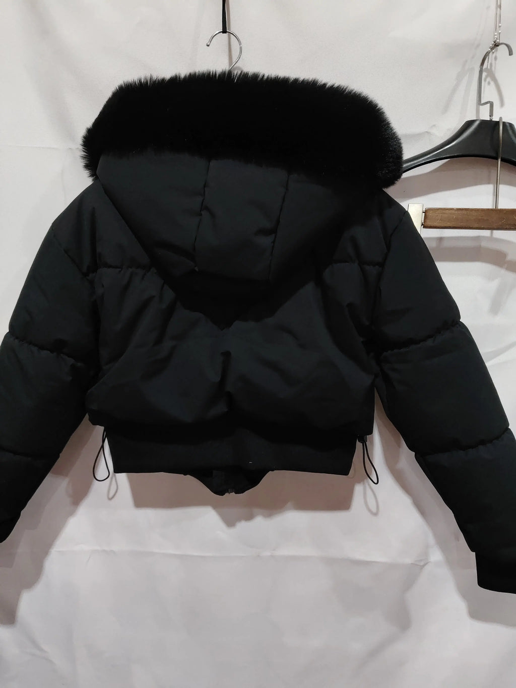 Veste femme avec capuche à fourrure 